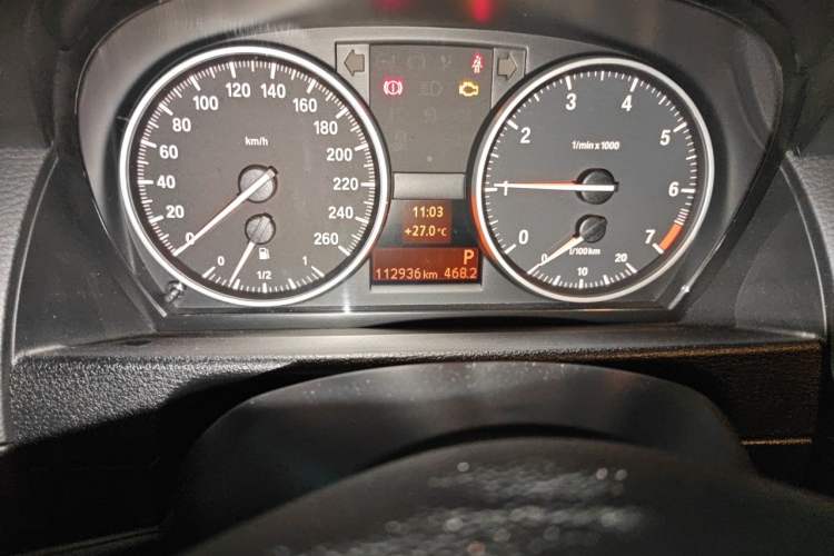 Used BMW X1 2012 sDrive18i Luxury Edition Odometer Close Up