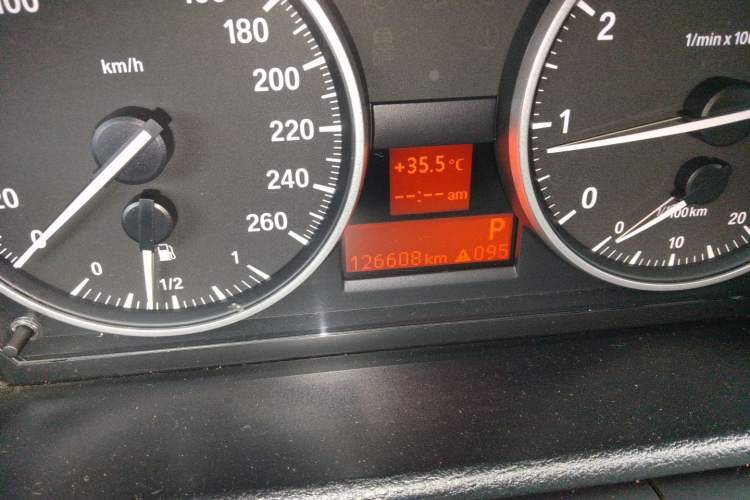 Used BMW X1 2012 sDrive20i Leading Model Odometer Close Up