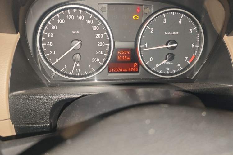 Used BMW X1 2012 sDrive18i Luxury Edition Odometer Close Up