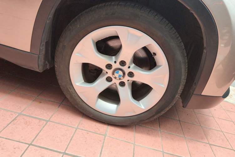 Used BMW X1 2012 sDrive18i Luxury Edition Right Front Wheel Hub