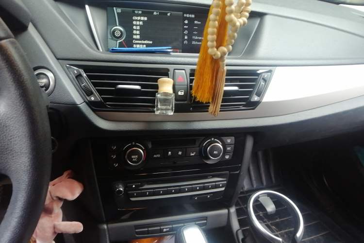 Used BMW X1 2012 sDrive18i Luxury Edition Audio And AC Panel