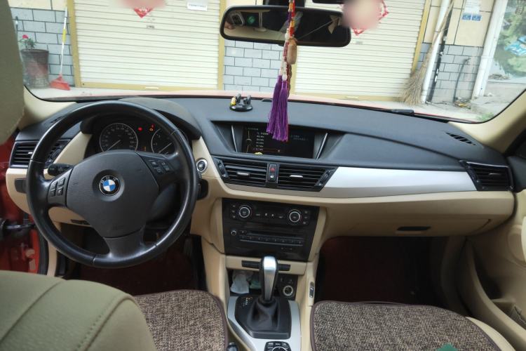 Used BMW X1 2012 sDrive18i Luxury Edition Center Console