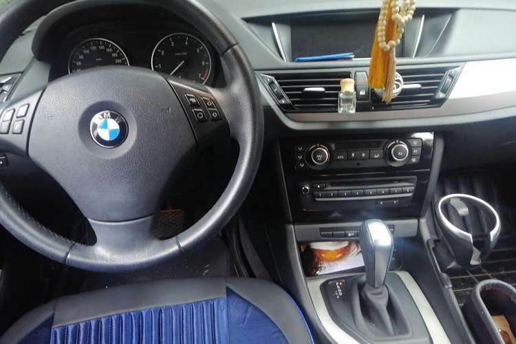 Used BMW X1 2012 sDrive18i Luxury Edition Center Console
