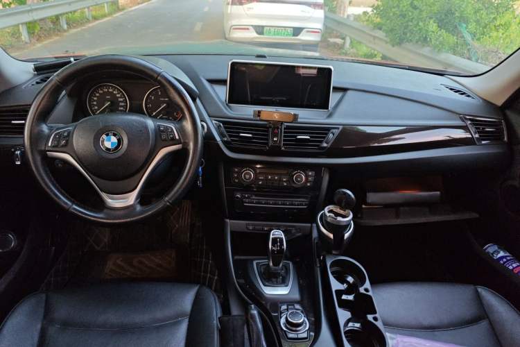 Used BMW X1 2012 xDrive20i Center Console