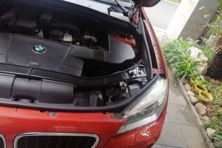 Used BMW X1 2012 sDrive18i Luxury Edition Engine Bay Left