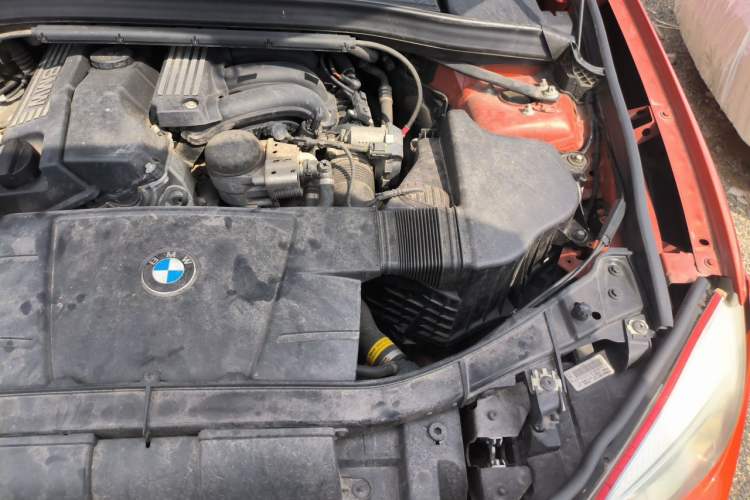Used BMW X1 2012 sDrive18i Luxury Edition Engine Bay Left