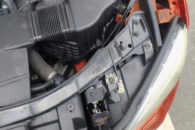 Used BMW X1 2012 sDrive18i Luxury Edition Engine Bay Left
