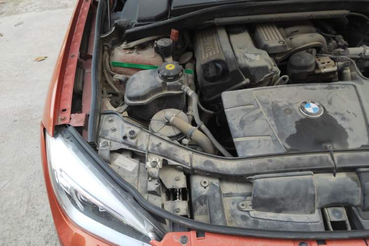 Used BMW X1 2012 sDrive18i Luxury Edition Engine Bay Right