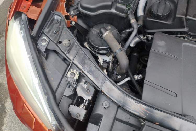 Used BMW X1 2012 sDrive18i Luxury Edition Engine Bay Right