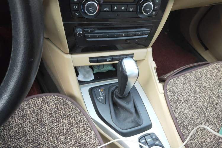 Used BMW X1 2012 sDrive18i Luxury Edition Gear Lever
