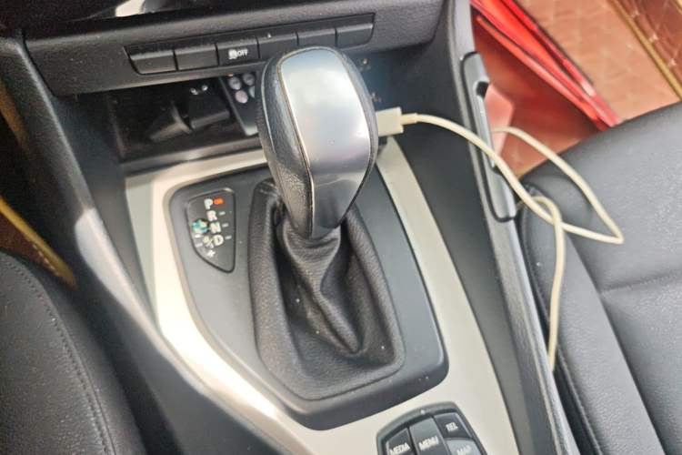 Used BMW X1 2012 sDrive18i Luxury Edition Gear Lever