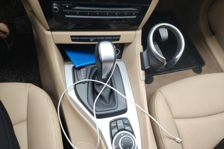 Used BMW X1 2012 sDrive18i Luxury Edition Gear Lever