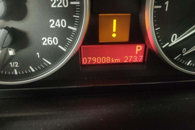 Used BMW X1 2012 sDrive18i Luxury Edition Odometer Close Up
