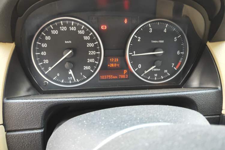 Used BMW X1 2012 sDrive18i Luxury Edition Odometer Close Up