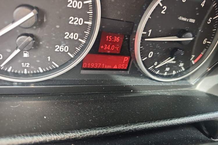 Used BMW X1 2012 sDrive18i Luxury Edition Odometer Close Up