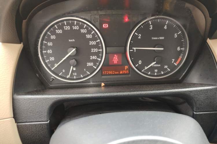 Used BMW X1 2012 sDrive18i Luxury Edition Odometer Close Up