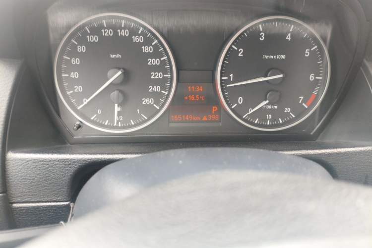 Used BMW X1 2012 sDrive18i Luxury Edition Odometer Close Up