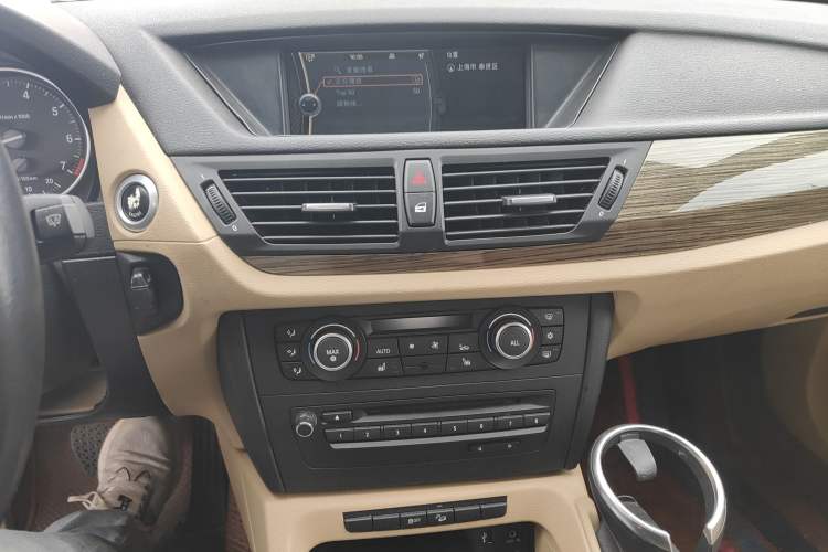 Used BMW X1 2012 xDrive20i Audio And AC Panel