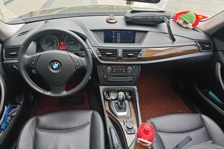 Used BMW X1 2012 xDrive20i Luxury Model Center Console