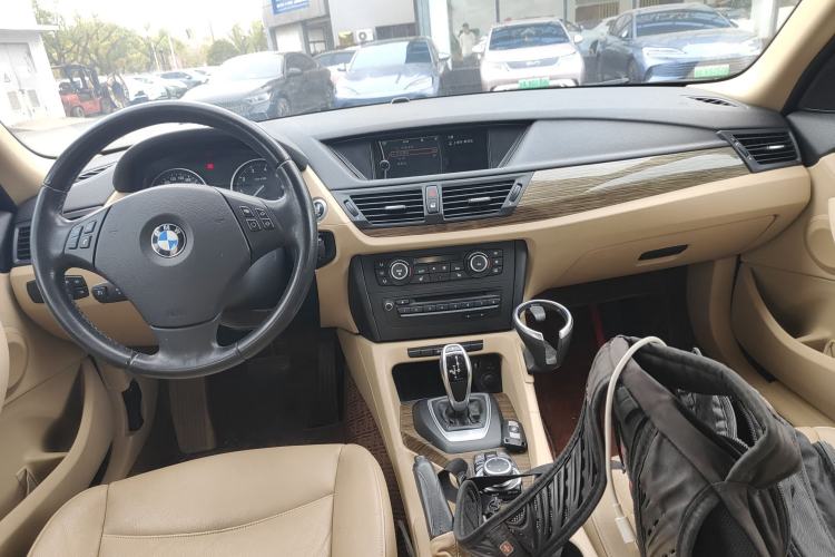 Used BMW X1 2012 xDrive20i Center Console