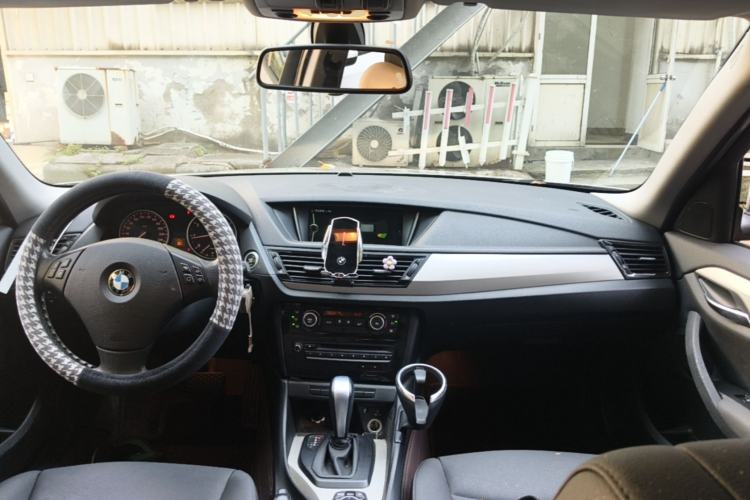 Used BMW X1 2012 sDrive18i Luxury Edition Center Console