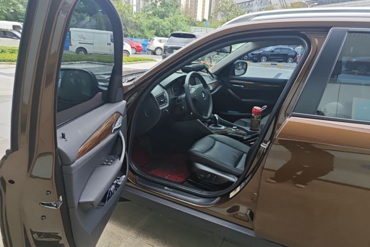 Used BMW X1 2012 xDrive20i Luxury Model Driver Seat