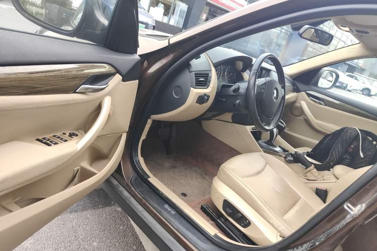 Used BMW X1 2012 xDrive20i Driver Seat