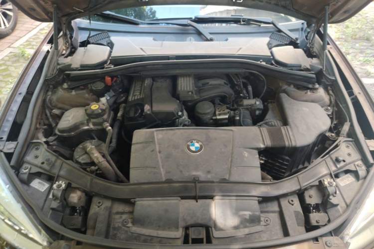 Used BMW X1 2012 sDrive18i Luxury Edition Engine Bay