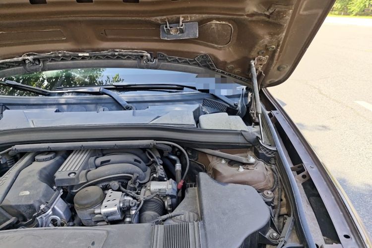 Used BMW X1 2012 sDrive18i Luxury Edition Engine Bay Left