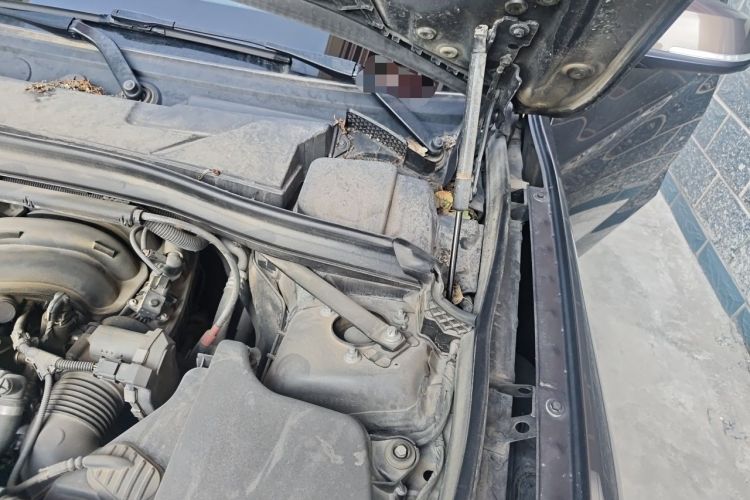 Used BMW X1 2012 sDrive18i Luxury Edition Engine Bay Left