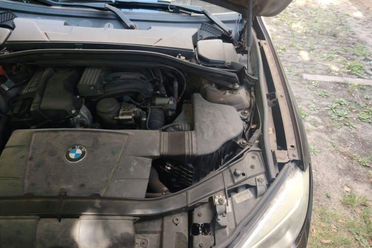 Used BMW X1 2012 sDrive18i Luxury Edition Engine Bay Left