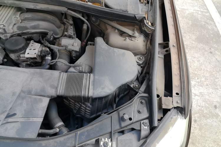 Used BMW X1 2012 sDrive18i Luxury Model Engine Bay Left