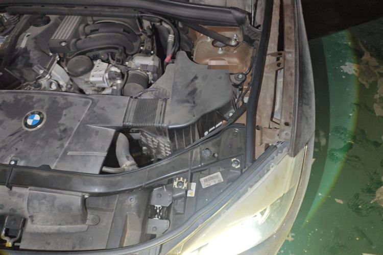 Used BMW X1 2012 sDrive18i Luxury Edition Engine Bay Left