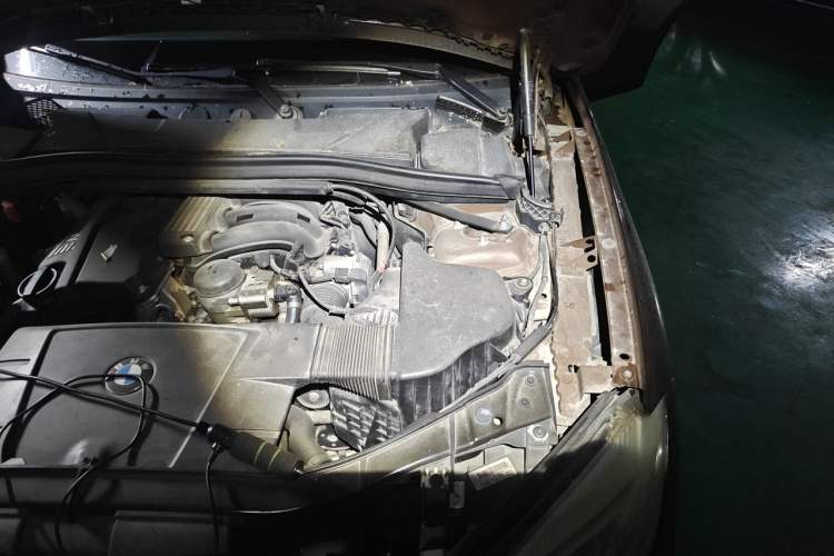 Used BMW X1 2012 sDrive18i Luxury Edition Engine Bay Left