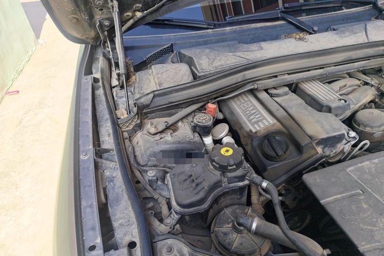 Used BMW X1 2012 sDrive18i Luxury Edition Engine Bay Right
