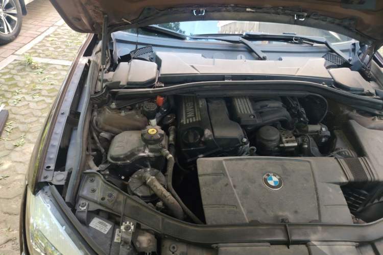 Used BMW X1 2012 sDrive18i Luxury Edition Engine Bay Right