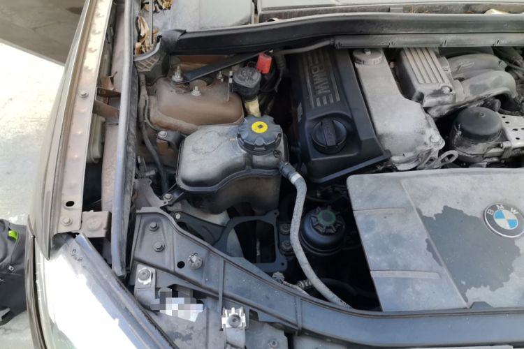 Used BMW X1 2012 sDrive18i Luxury Model Engine Bay Right