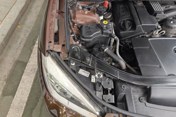 Used BMW X1 2012 sDrive18i Luxury Edition Engine Bay Right
