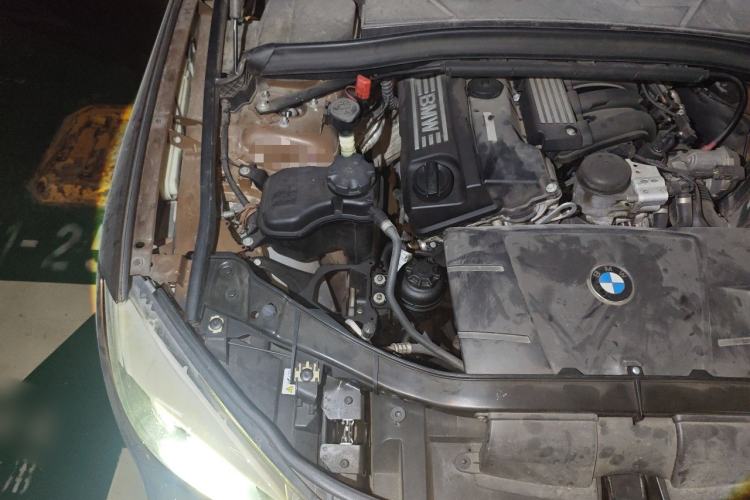 Used BMW X1 2012 sDrive18i Luxury Edition Engine Bay Right