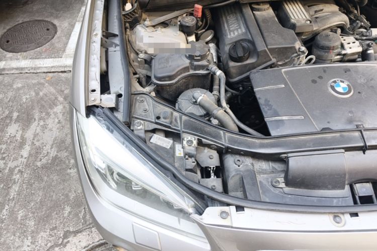 Used BMW X1 2012 sDrive18i Luxury Edition Engine Bay Right