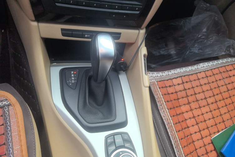 Used BMW X1 2012 sDrive18i Luxury Model Gear Lever
