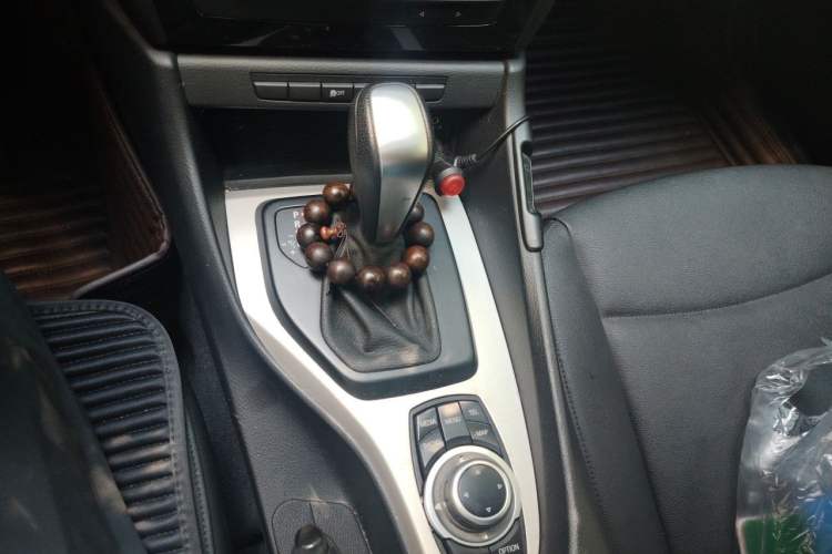 Used BMW X1 2012 sDrive18i Luxury Edition Gear Lever