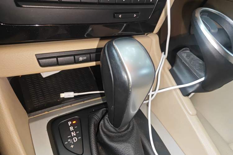 Used BMW X1 2012 sDrive18i Luxury Edition Gear Lever