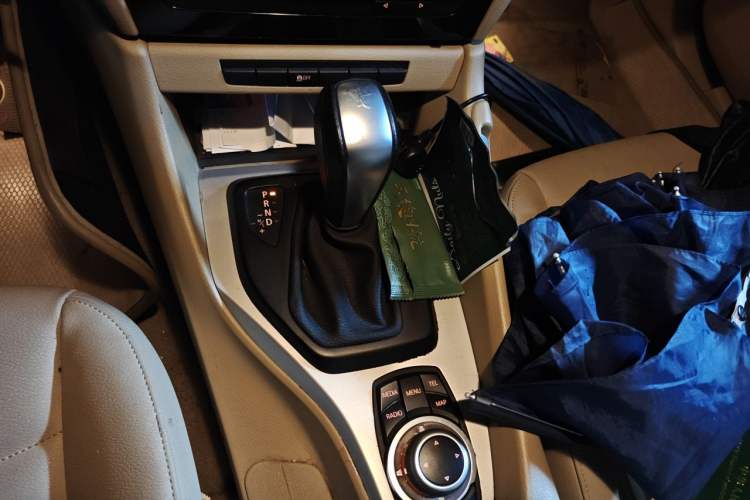 Used BMW X1 2012 sDrive18i Luxury Edition Gear Lever