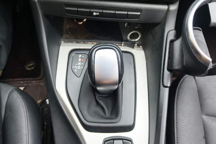 Used BMW X1 2012 sDrive18i Luxury Edition Gear Lever