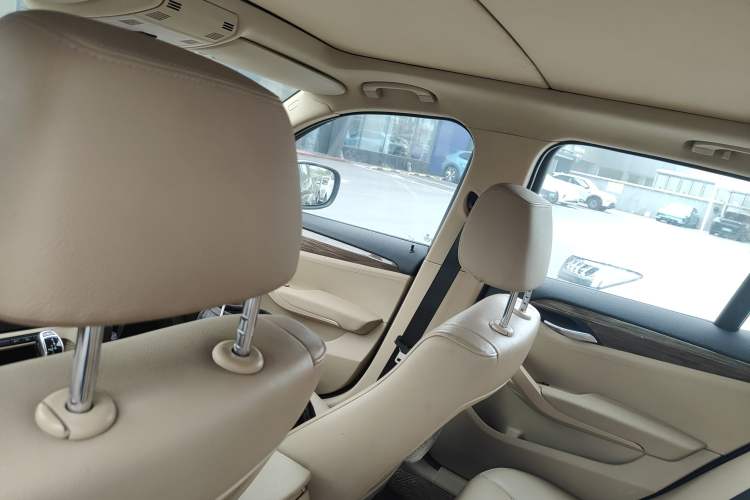 Used BMW X1 2012 xDrive20i Headliner