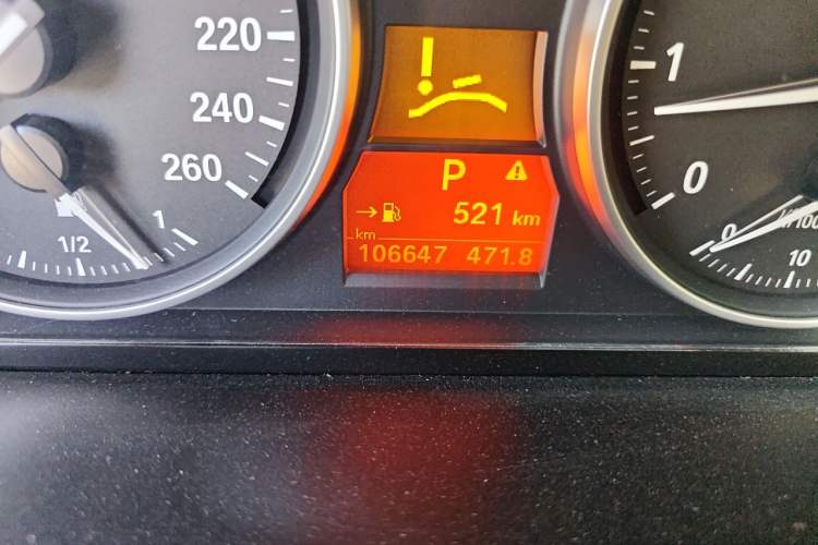 Used BMW X1 2012 sDrive18i Luxury Edition Odometer Close Up