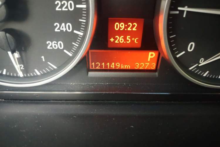 Used BMW X1 2012 sDrive18i Luxury Edition Odometer Close Up