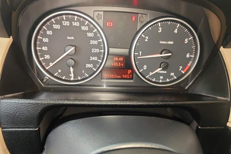 Used BMW X1 2012 sDrive18i Luxury Edition Odometer Close Up