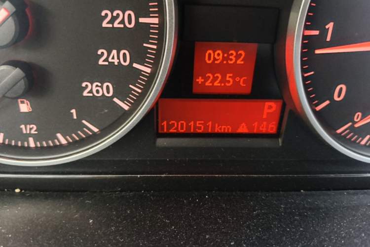 Used BMW X1 2012 sDrive18i Luxury Edition Odometer Close Up
